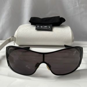 Oakley LIV 05-669 Women’s Black Sunglasses, Case, & Cleaning Towel